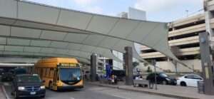 Dallas Airport Mit dem Shuttlebus geht es vom Terminal zur Vermietstation