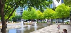 Klyde Warren Park Brunnen im Kly<de Warren Park sorgen für Erfrischung