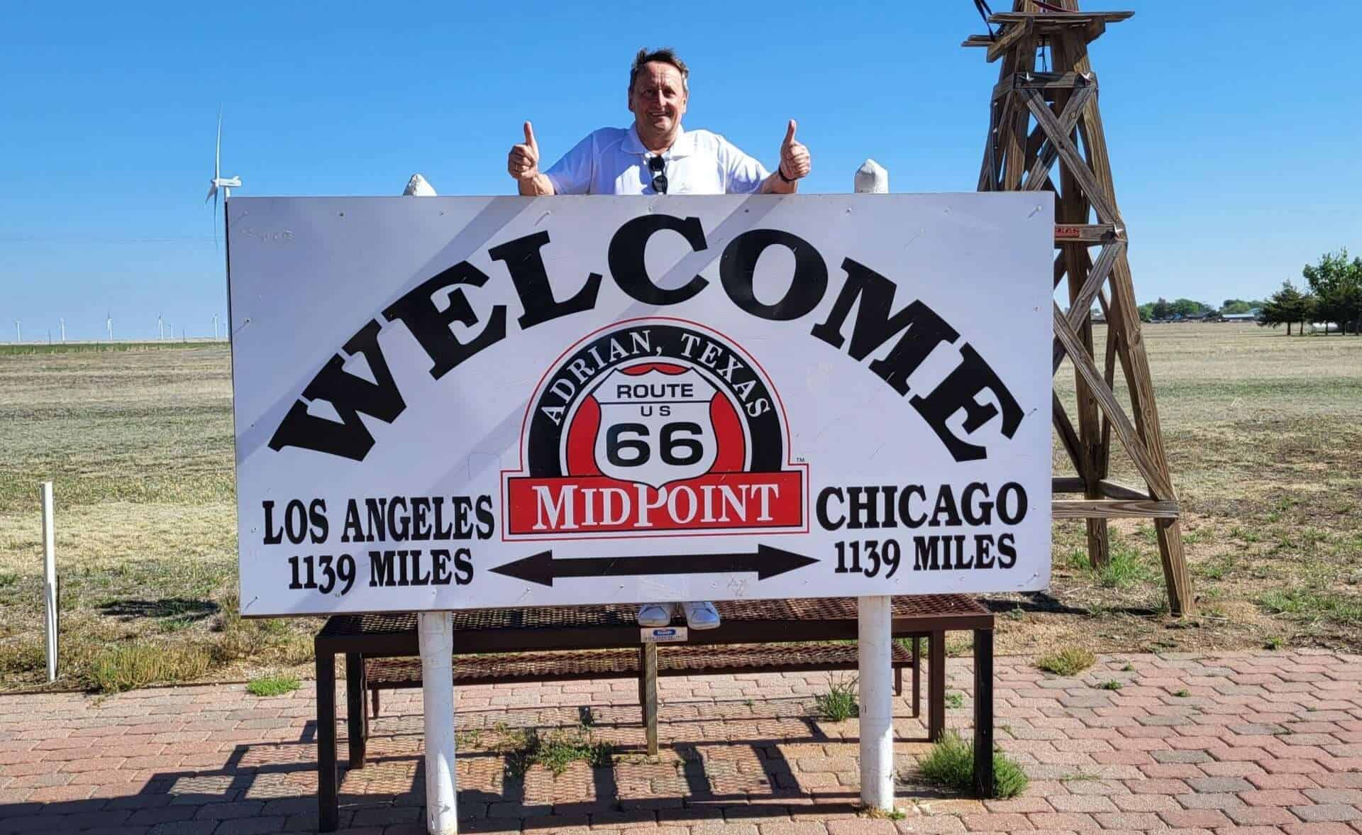 Mitte der 66 Die Mitte der Route 66 ist durcvh ein Schild gekennzeichnet