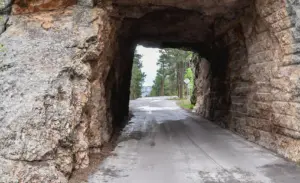TGAR Einer der drei Tunnel auf der Iron Mountain Road