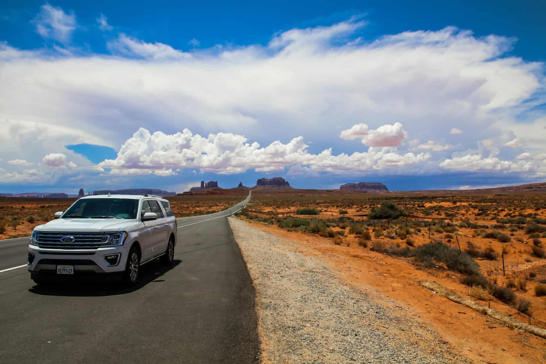 SUV auf einer Straße in den USA