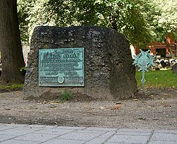 250px-Samuel_Adams_grave ein gedenkstein auf einem Friedhof