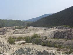 250px-Today`s_gold_mining_at_Klondike ein fluss mit stromschnellen