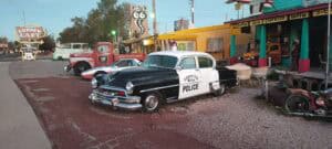 ein altes sheriff auto