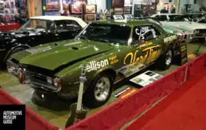 autos in einem Museum