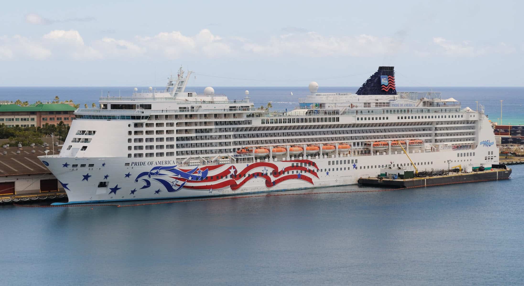 Pride_of_America_seen_from_Aloha_Tower_(4677840953) Kreuzfahrt nach hawaii